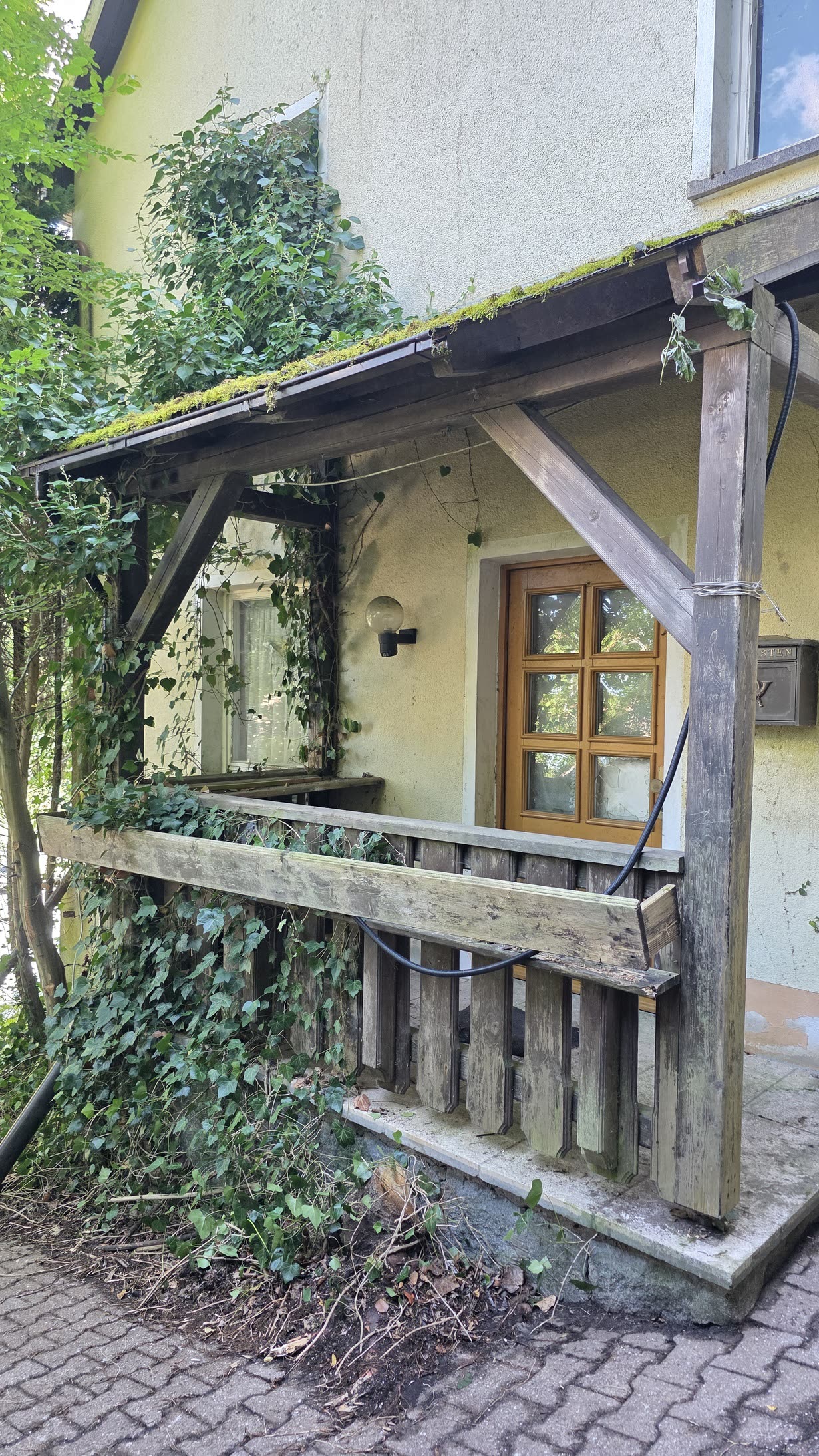Vordach am Eingang
