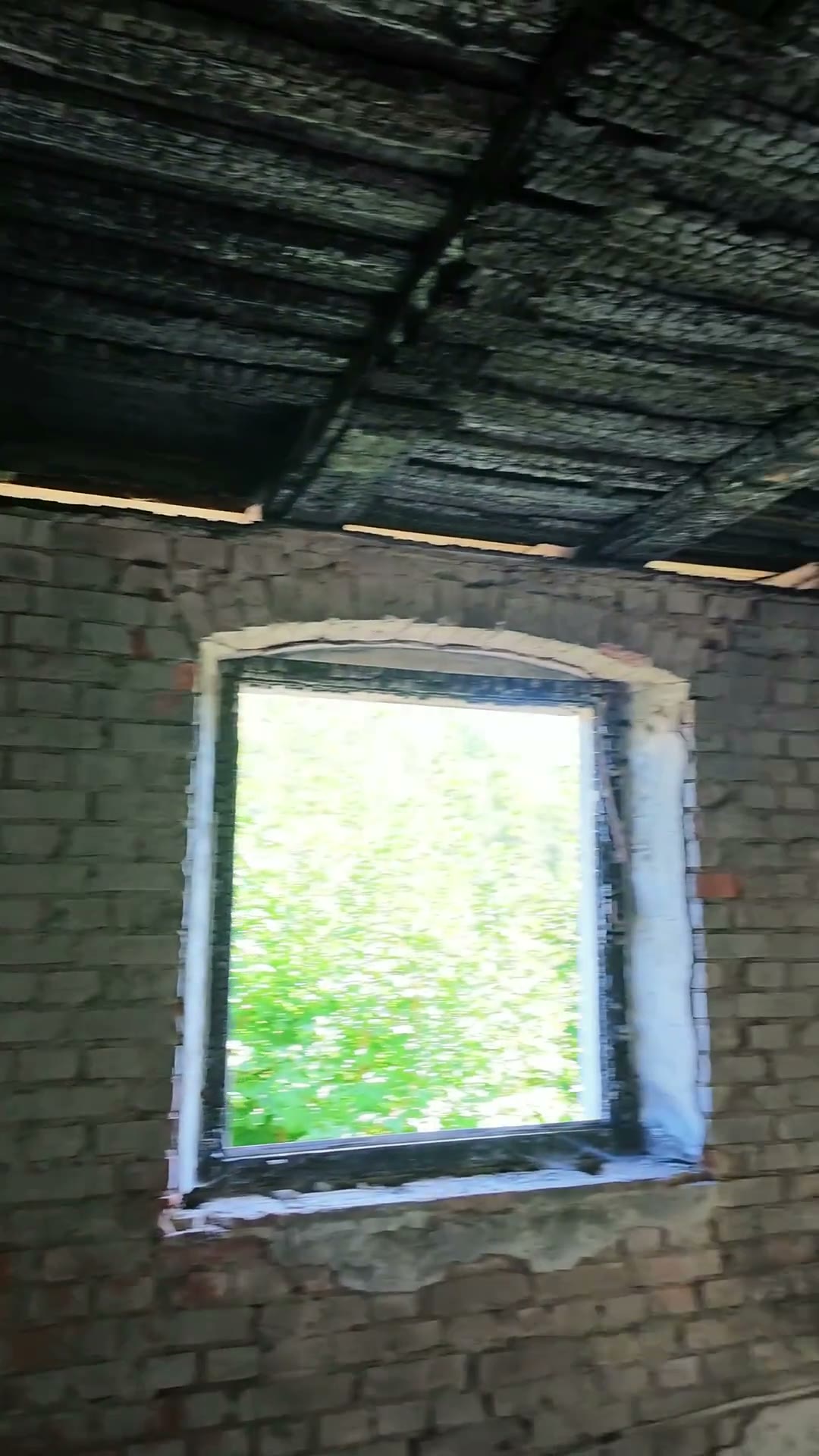 Brandschaden: Außenwand von innen