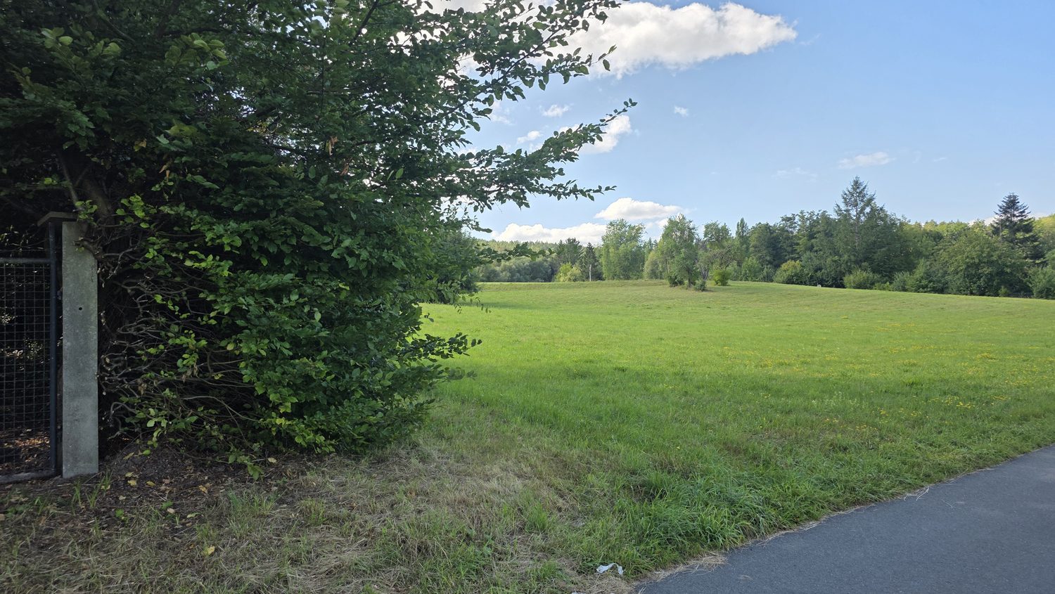 Zufahrtstor am Radweg